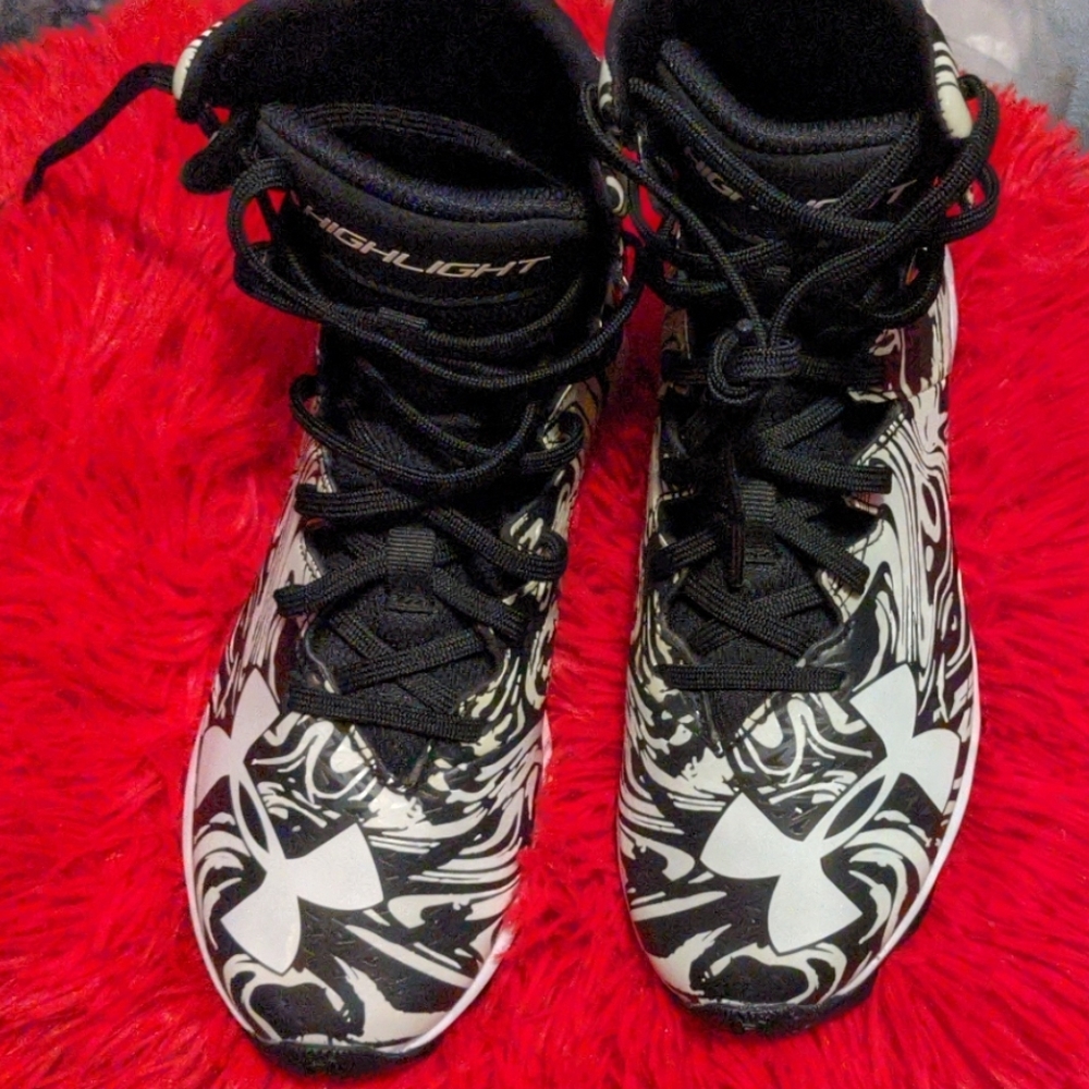 Underarmer hightop football cleats
